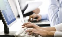 С Миграционной службой теперь можно связаться через «Facebook» и «Skype»