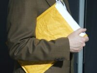 Великобритания открывает данные о бенефициарах